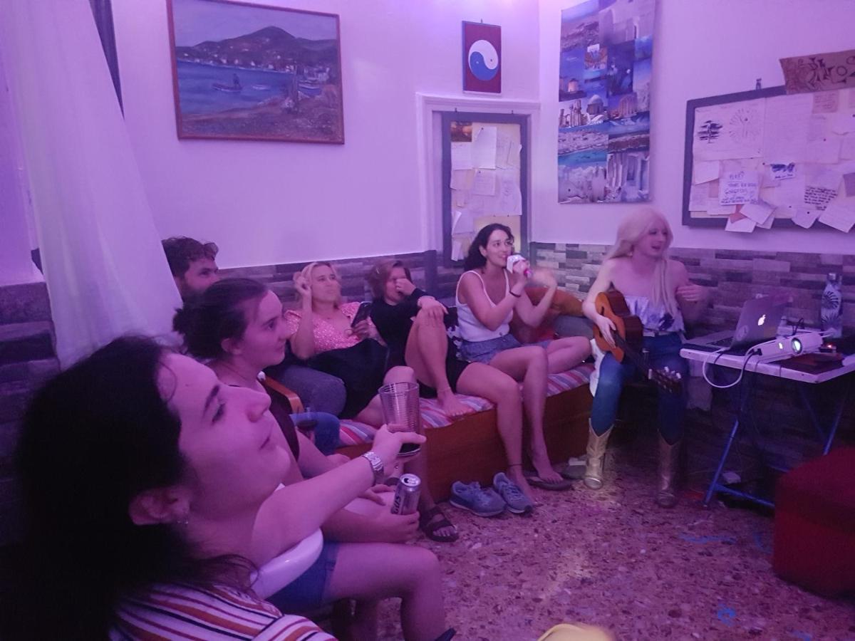 אתונה Pagration Youth Hostel מראה חיצוני תמונה