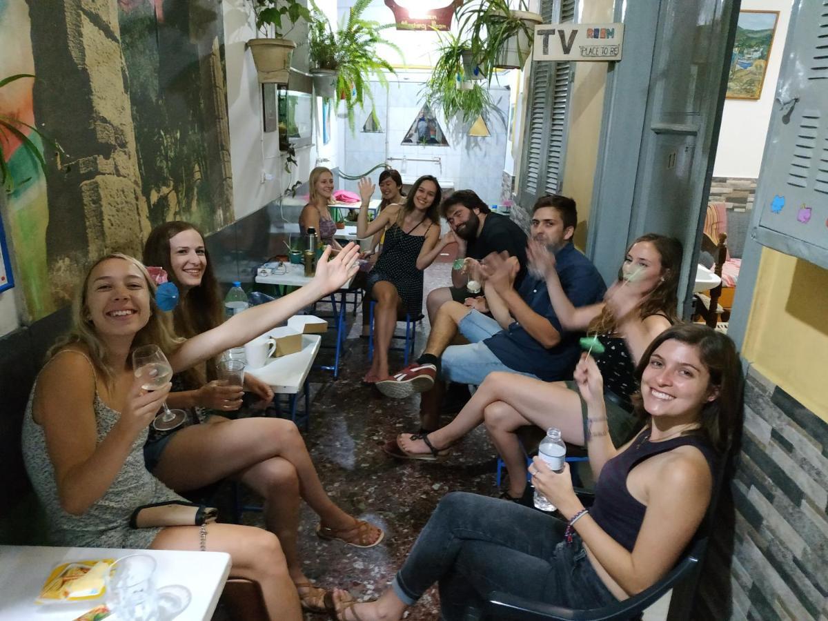 אתונה Pagration Youth Hostel מראה חיצוני תמונה