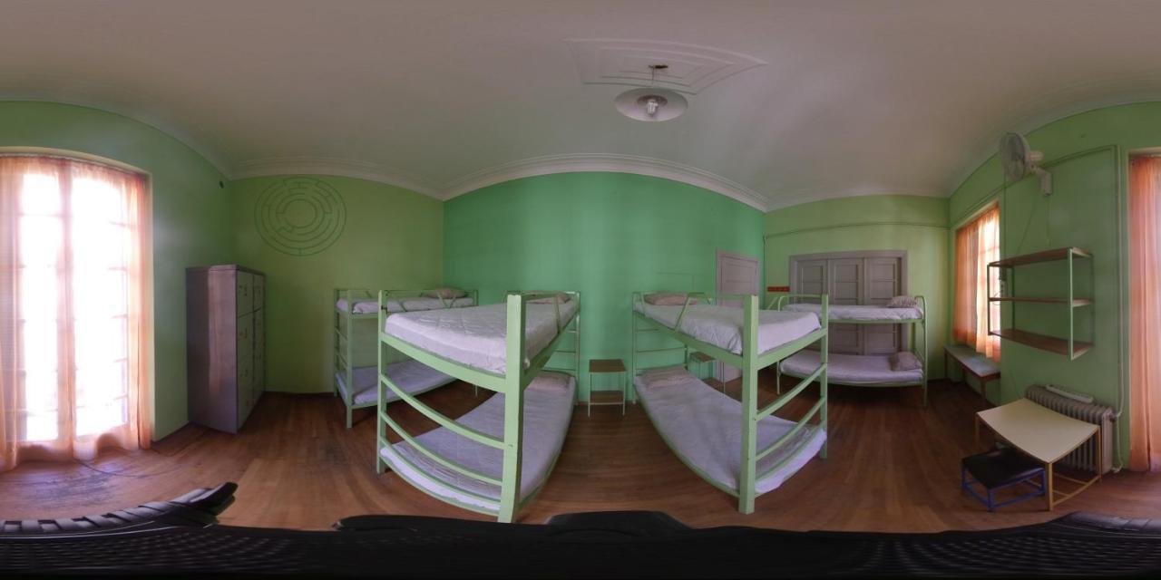 אתונה Pagration Youth Hostel מראה חיצוני תמונה
