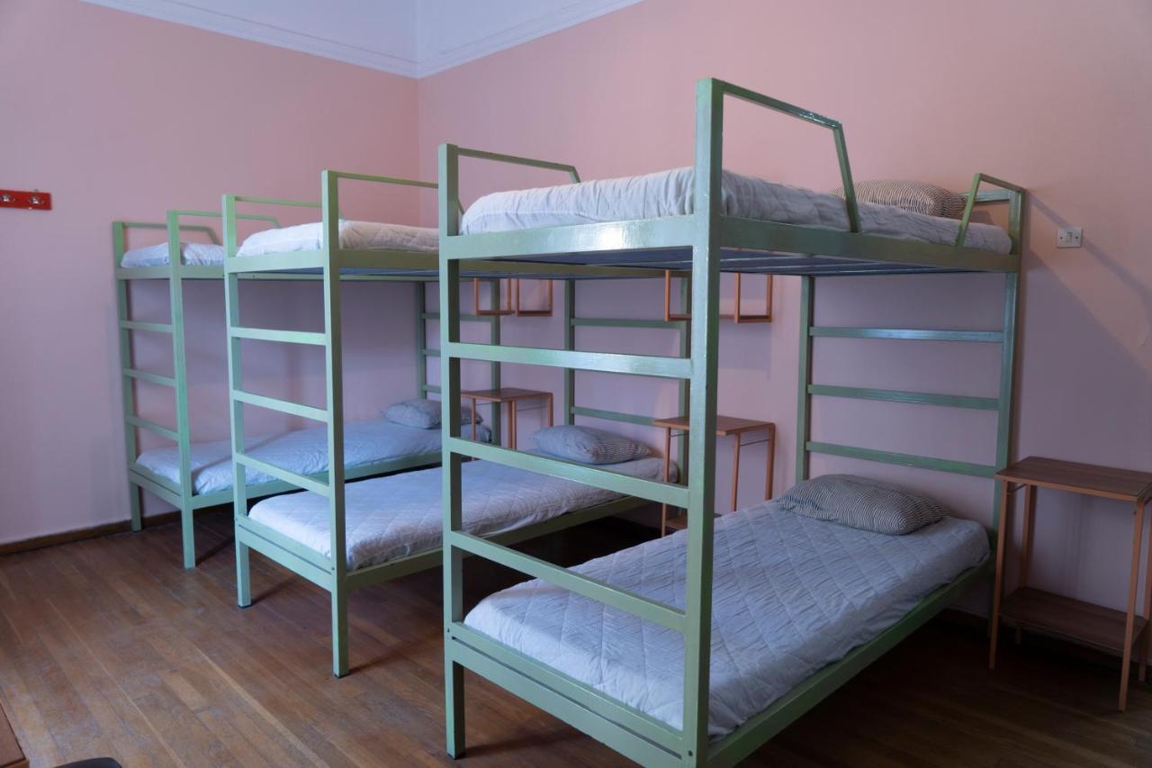אתונה Pagration Youth Hostel מראה חיצוני תמונה