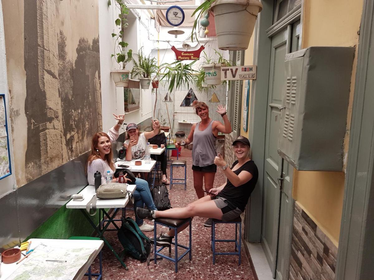 אתונה Pagration Youth Hostel מראה חיצוני תמונה