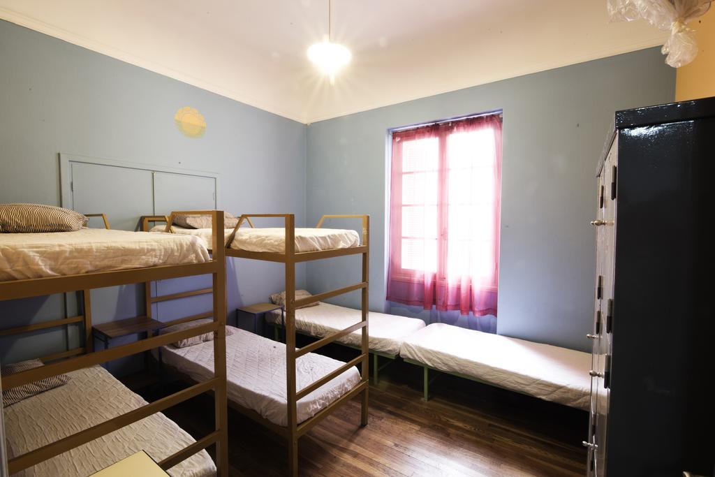 אתונה Pagration Youth Hostel מראה חיצוני תמונה