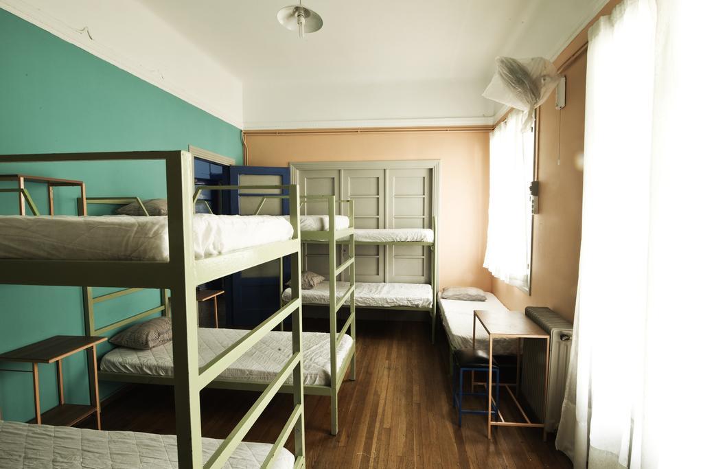 אתונה Pagration Youth Hostel מראה חיצוני תמונה